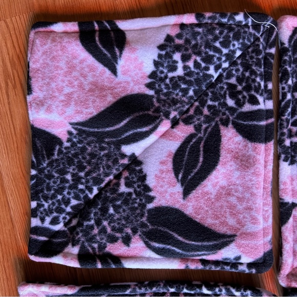 Lot of 6 Guinea Pig P Piddle Lap Pads 11” Reversible Washable New - Picture 2 of 3